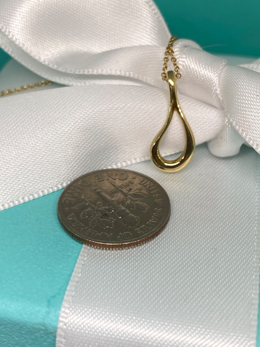 Tiffany & Co Gold Peretti Teardrop necklace 750 16” - Picture 8 of 8
